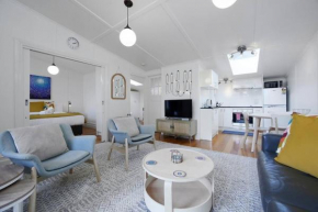 Brunswick Hideaway (A Gem in Brunswick)